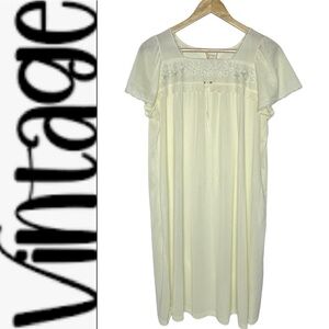 Vintage 80’s Carriage Court by Sears Embroidered Nightgown m